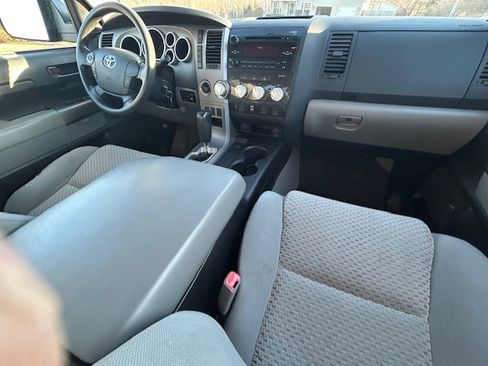 Used 2011 Toyota Tundra 4x4 CrewMax w/ SR5 Pkg image 10