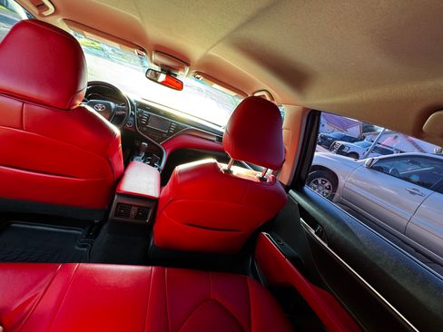 Used 2018 Toyota Camry XSE image 19