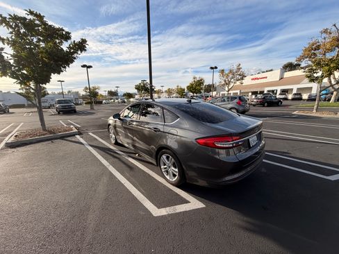 Used 2018 Ford Fusion SE image 8