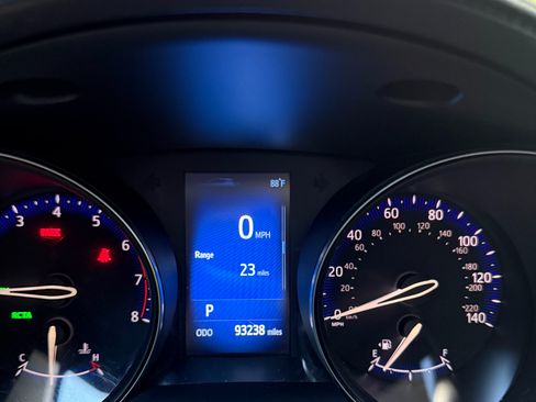 Used 2018 Toyota C-HR XLE FWD image 10