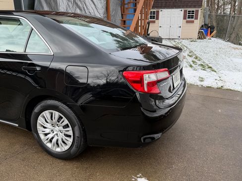 Used 2013 Toyota Camry LE image 4