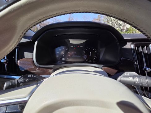 Used 2019 Volvo S90 T5 Momentum image 12