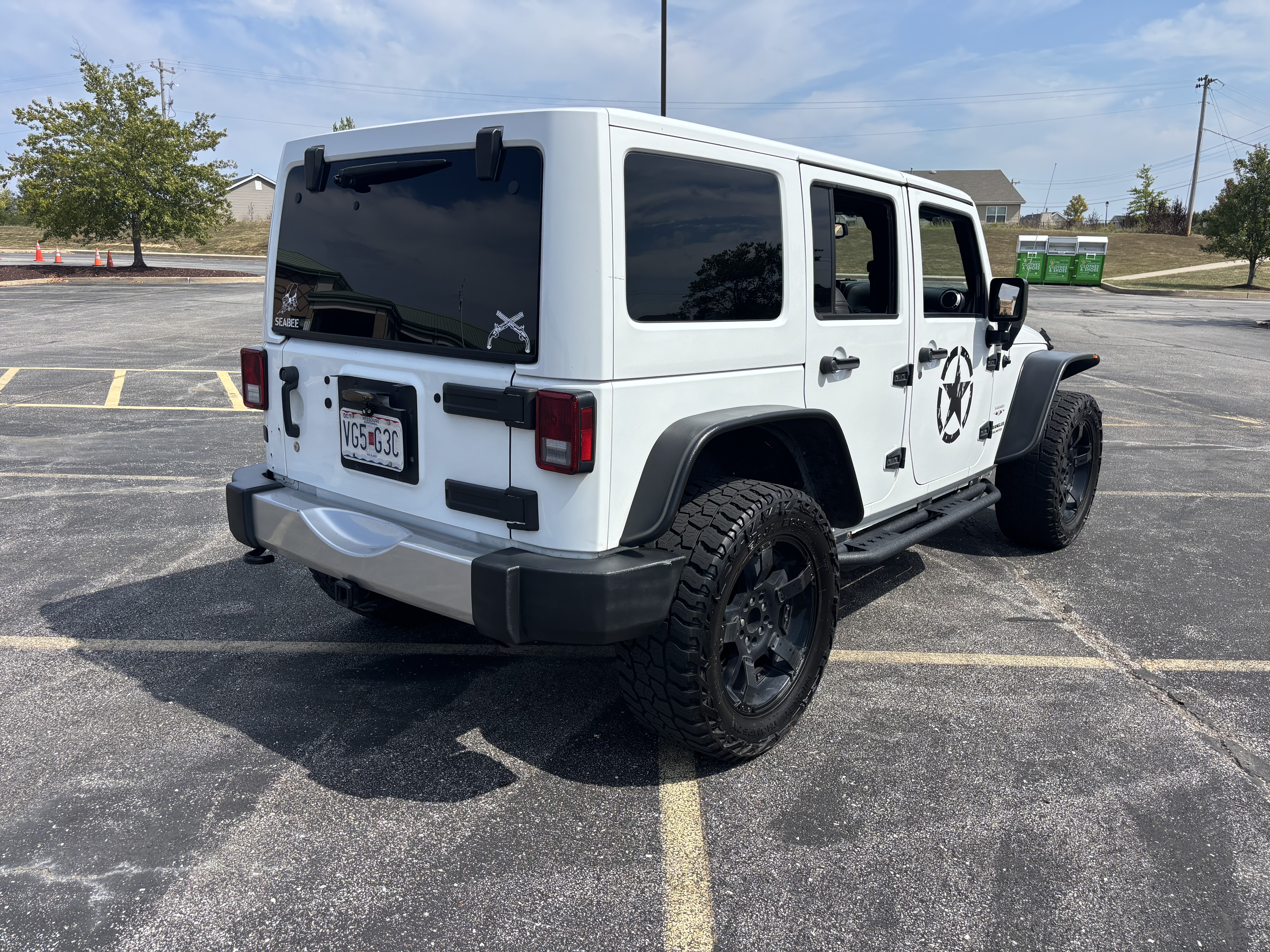 Used 2017 Jeep Wrangler Unlimited Sahara w/ Connectivity Group AWD/4WD image 15