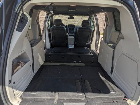 Used 2019 Dodge Grand Caravan SXT image 22