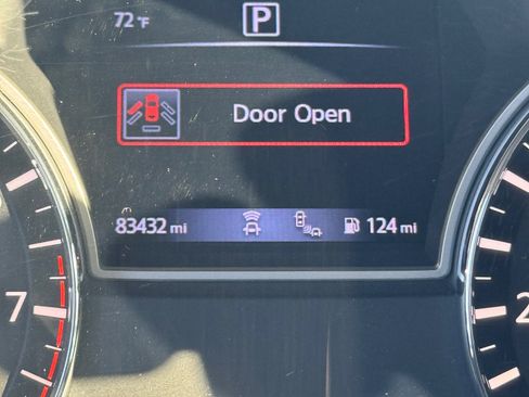 Used 2018 Nissan Pathfinder Platinum image 9