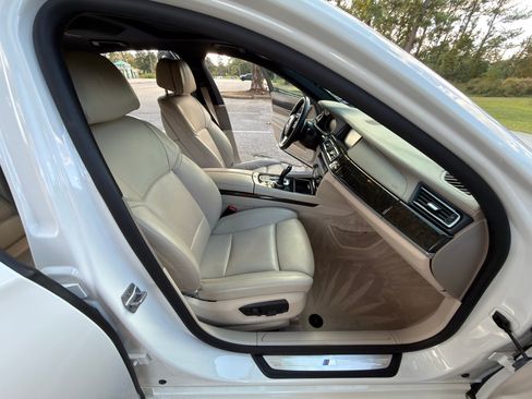 Used 2014 BMW 750i image 14