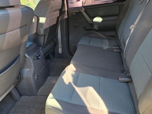 Used 2005 Nissan Titan SE w/ (W01) Utility Bed Pkg image 11