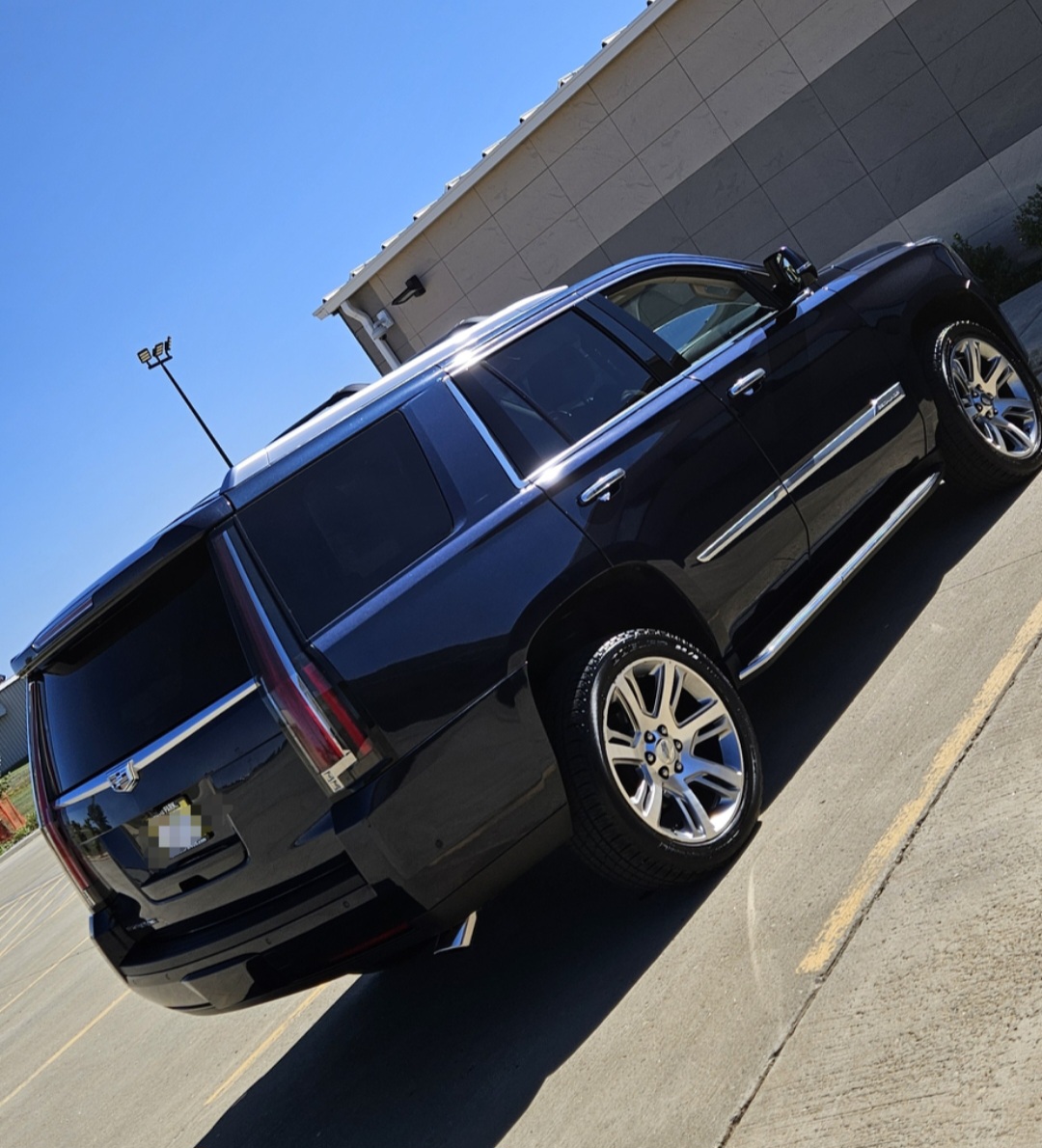 Used 2017 Cadillac Escalade Luxury AWD/4WD image 8
