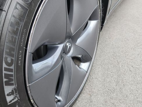 Used 2021 Tesla Model 3 Standard Range Plus image 9