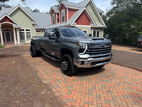 Used 2024 Chevrolet Silverado 3500 LTZ w/ LTZ Plus Package image 4