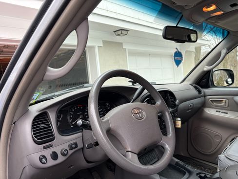 Used 2007 Toyota Sequoia SR5 image 5