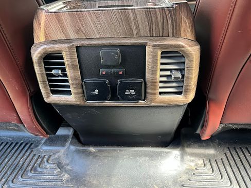 Used 2018 Ford F150 Platinum w/ Equipment Group 701A Luxury image 16