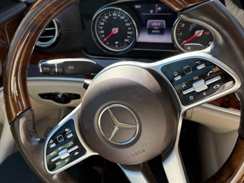 Used 2019 Mercedes-Benz E 300 image 4