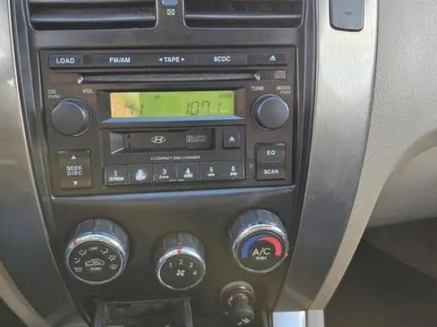 Used 2005 Hyundai Tucson LX image 14