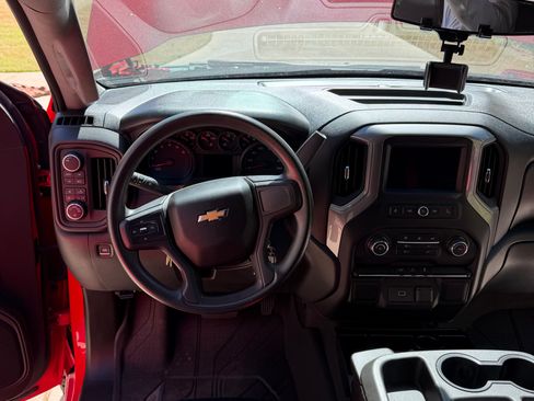 Used 2019 Chevrolet Silverado 1500 Custom w/ Custom Value Package image 5