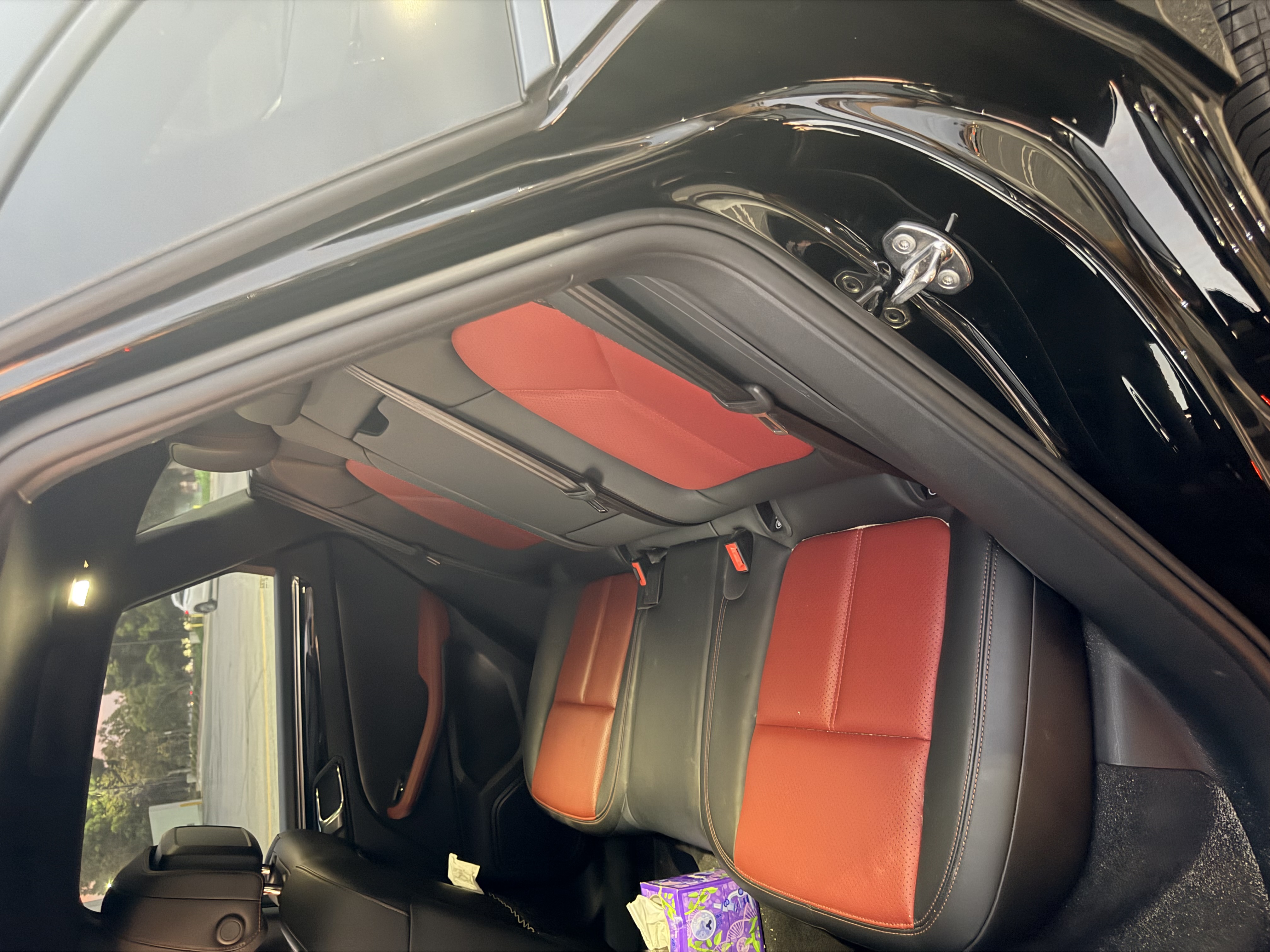 Used 2024 Porsche Macan AWD/4WD image 9