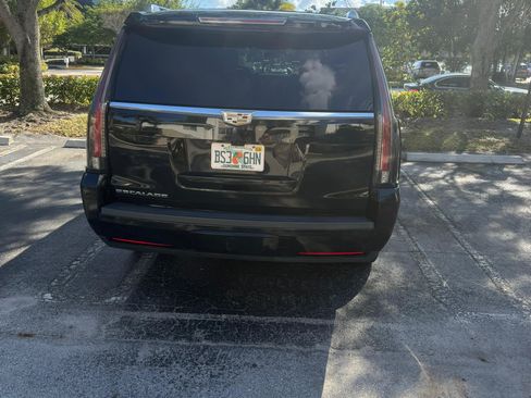 Used 2020 Cadillac Escalade ESV Luxury image 6