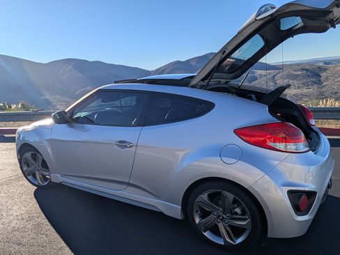Used 2013 Hyundai Veloster Turbo w/ Ultimate Pkg image 5