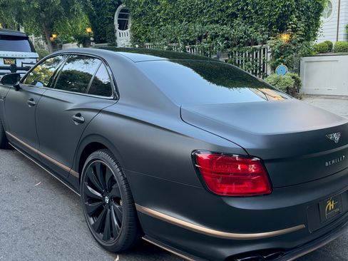 Used 2022 Bentley Flying Spur V8 image 5