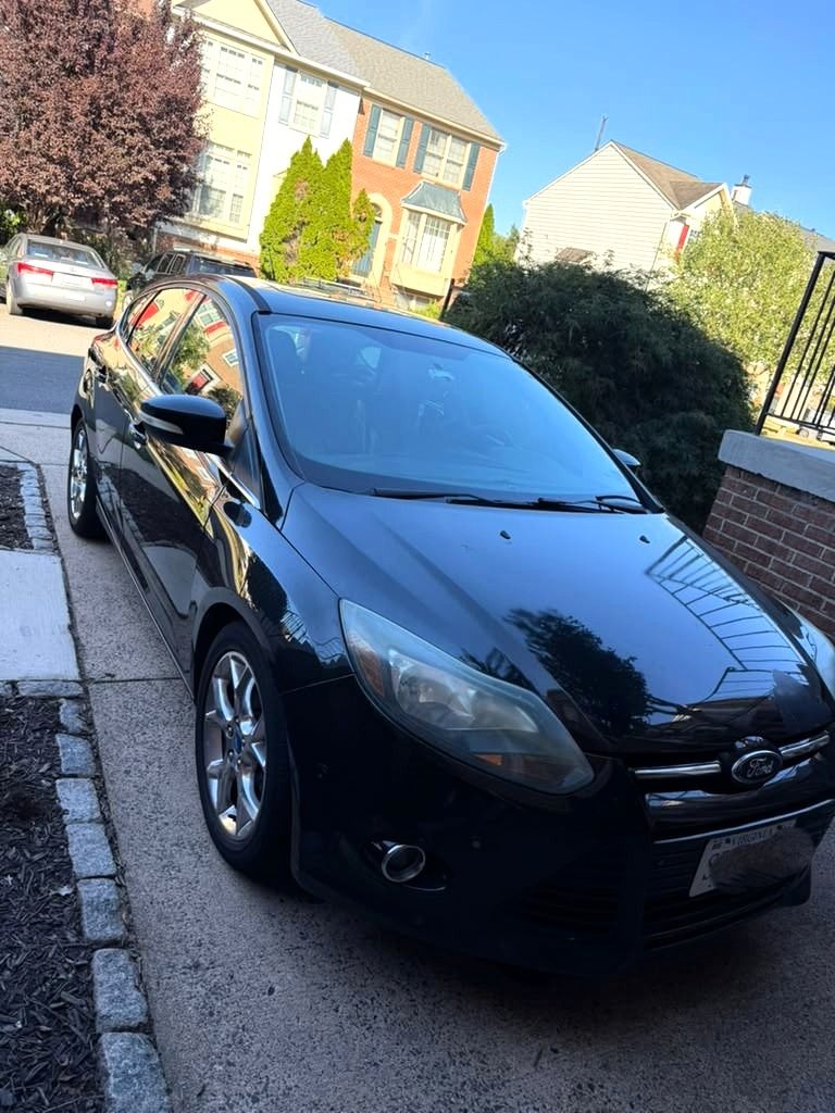 Used 2013 Ford Focus Titanium FWD image 2