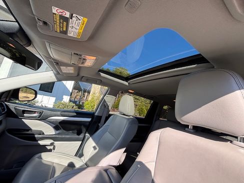 Used 2019 Toyota Highlander XLE image 13