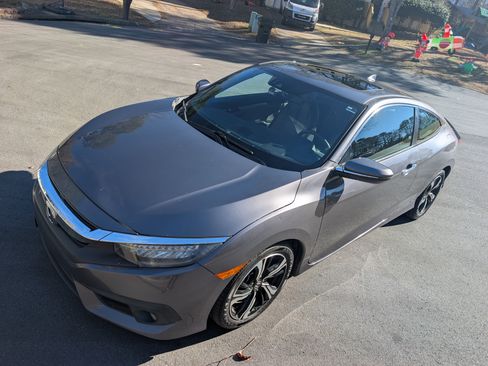 Used 2017 Honda Civic Touring image 10