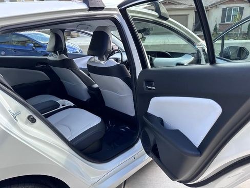 Used 2019 Toyota Prius Prime Advanced image 14