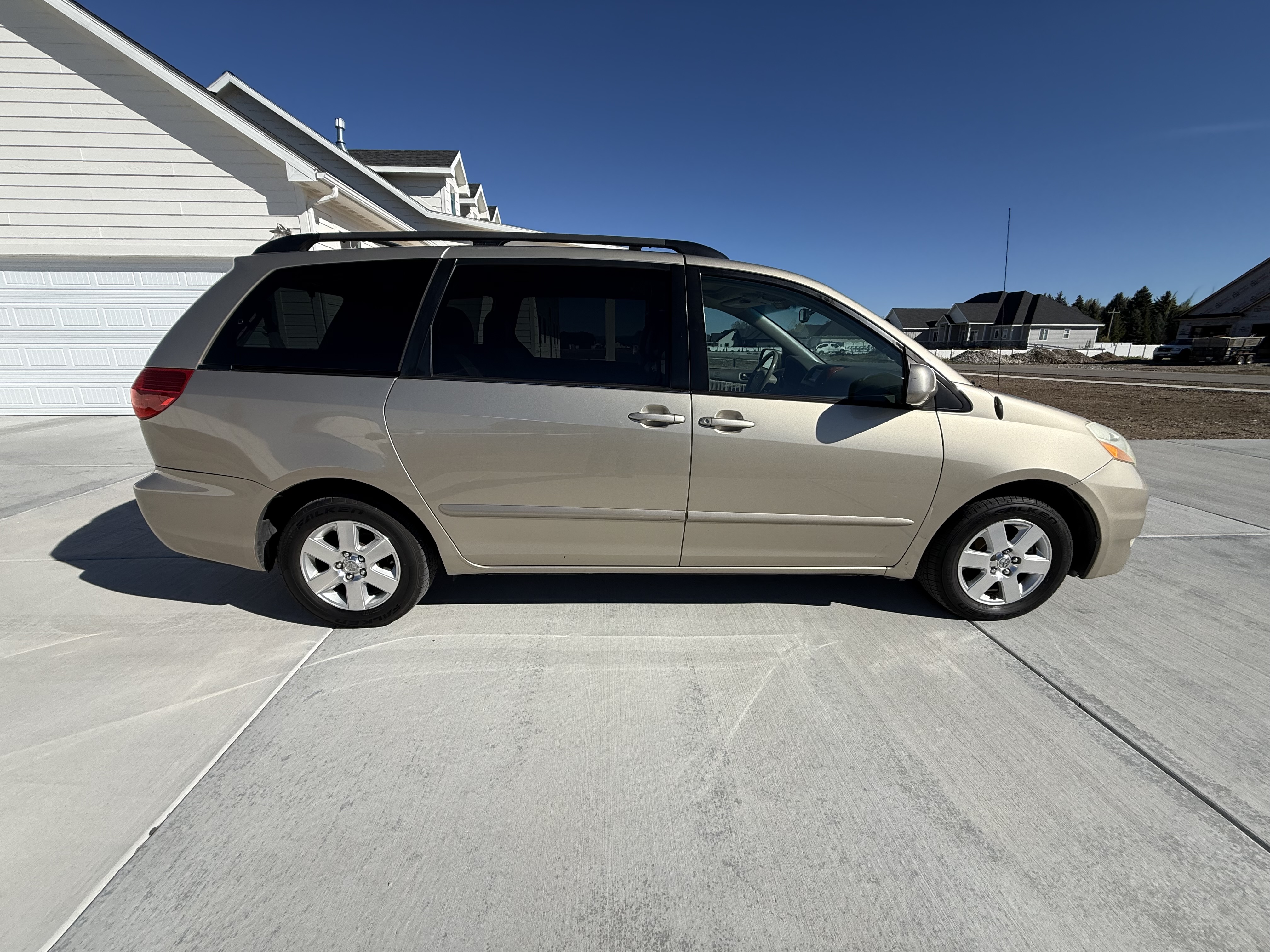 Used 2010 Toyota Sienna FWD image 6