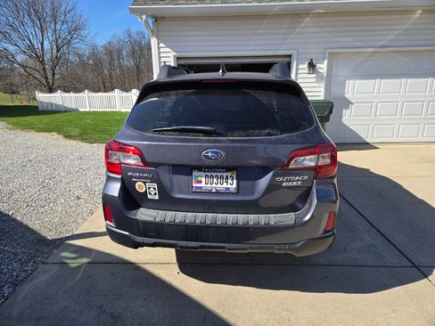 Used 2017 Subaru Outback 2.5i Limited w/ Popular Package #5 image 2