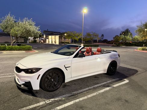 Used 2015 BMW M4 Convertible 2D image 2