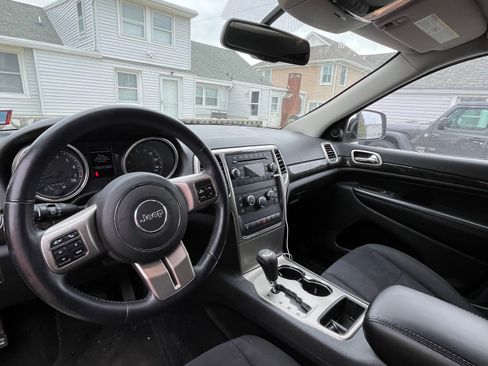 Used 2012 Jeep Grand Cherokee Laredo w/ Laredo E Group AWD/4WD image 10