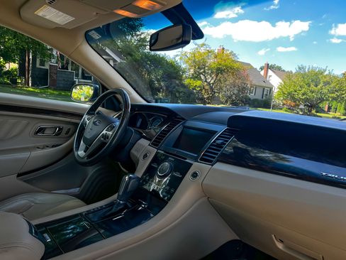 Used 2013 Ford Taurus Limited FWD image 15
