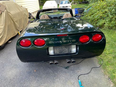 Used 2000 Chevrolet Corvette Convertible w/ Performance Handling Pkg RWD image 2