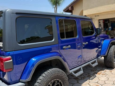 Used 2018 Jeep Wrangler Unlimited Sahara AWD/4WD image 15