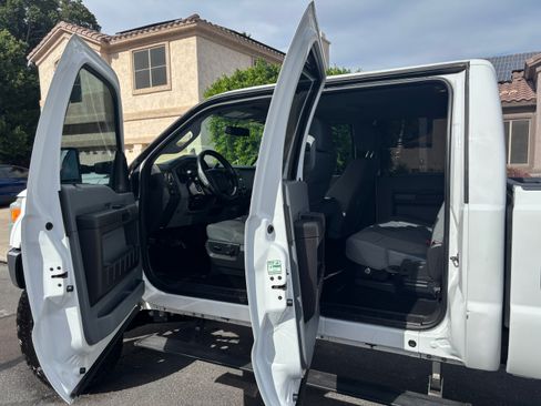 Used 2012 Ford F350 XLT w/ XLT Premium Pkg image 9