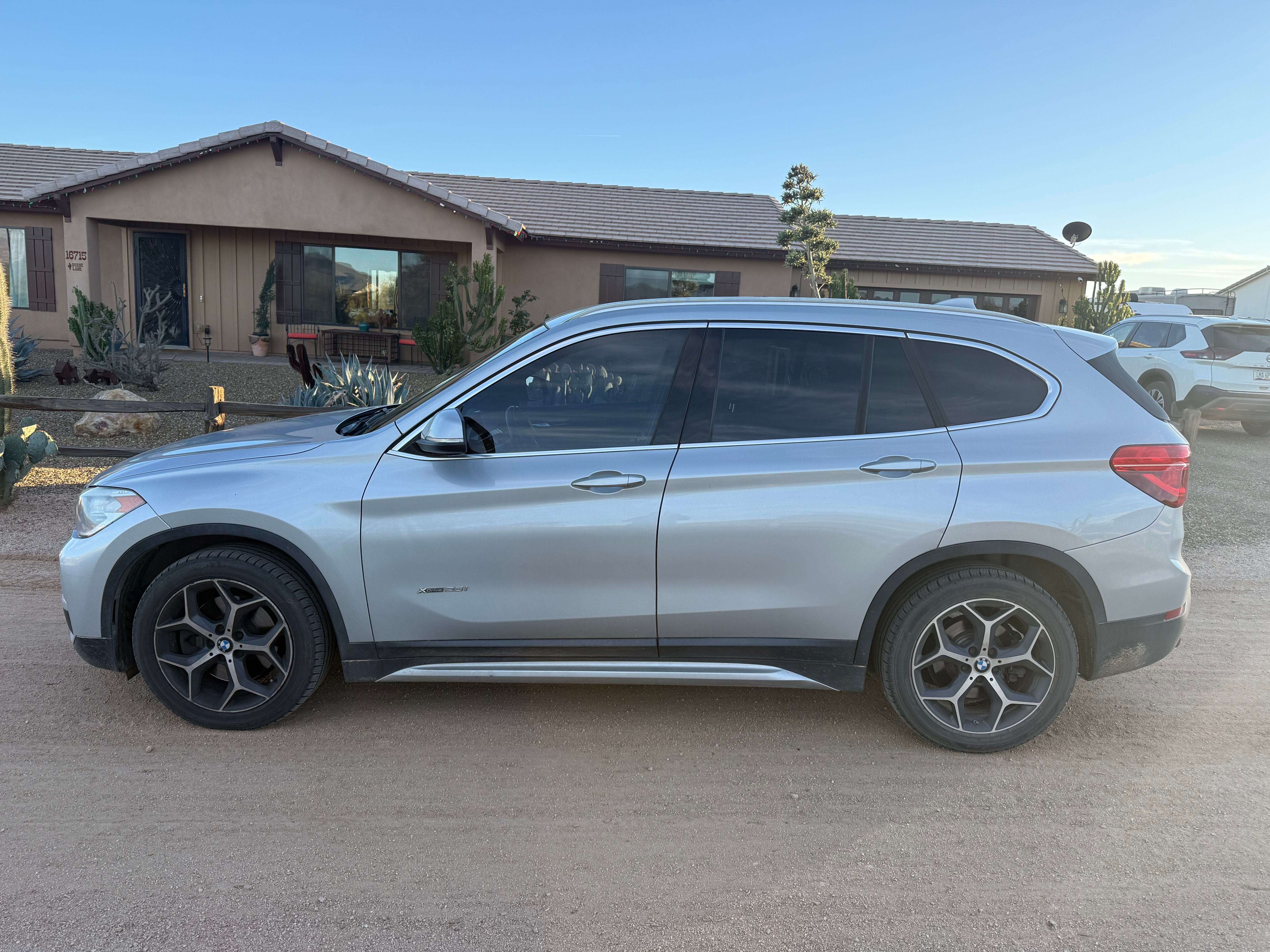 Used 2018 BMW X1 xDrive28i AWD/4WD image 1
