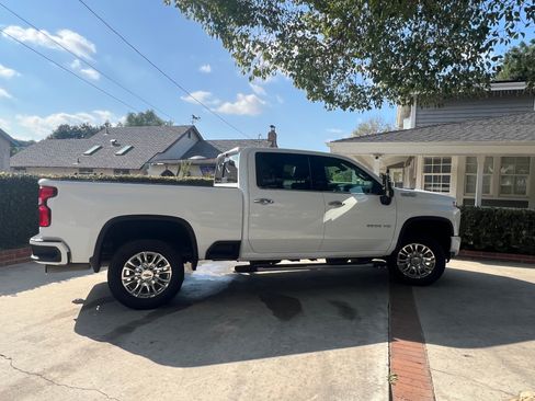 Used 2021 Chevrolet Silverado 2500 High Country w/ Z71 Off-Road Package image 5