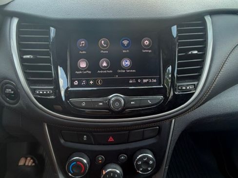Used 2020 Chevrolet Trax LT w/ Driver Confidence Package FWD image 9