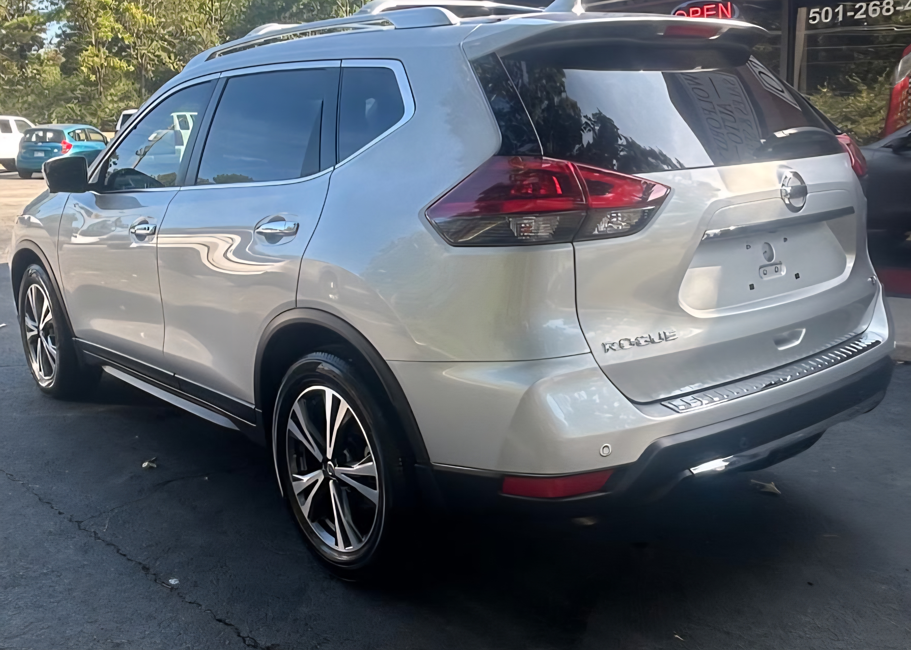 Used 2019 Nissan Rogue SV w/ Premium Package FWD image 11