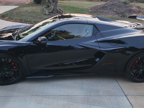 Used 2025 Chevrolet Corvette Z06 w/ Z07 Performance Package RWD image 2