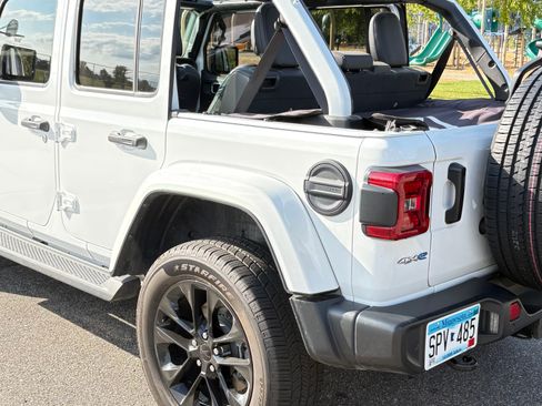 Used 2021 Jeep Wrangler Unlimited Sahara w/ Cold Weather Group AWD/4WD image 10