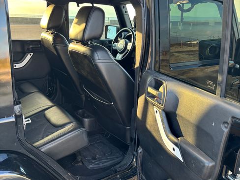 Used 2015 Jeep Wrangler Unlimited Sahara image 13