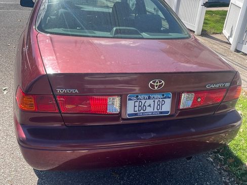 Used 2000 Toyota Camry LE image 4