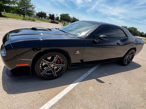Used 2016 Dodge Challenger R/T Scat Pack RWD image 4