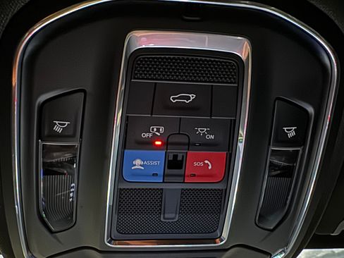 Used 2022 Jeep Wagoneer Series I image 17