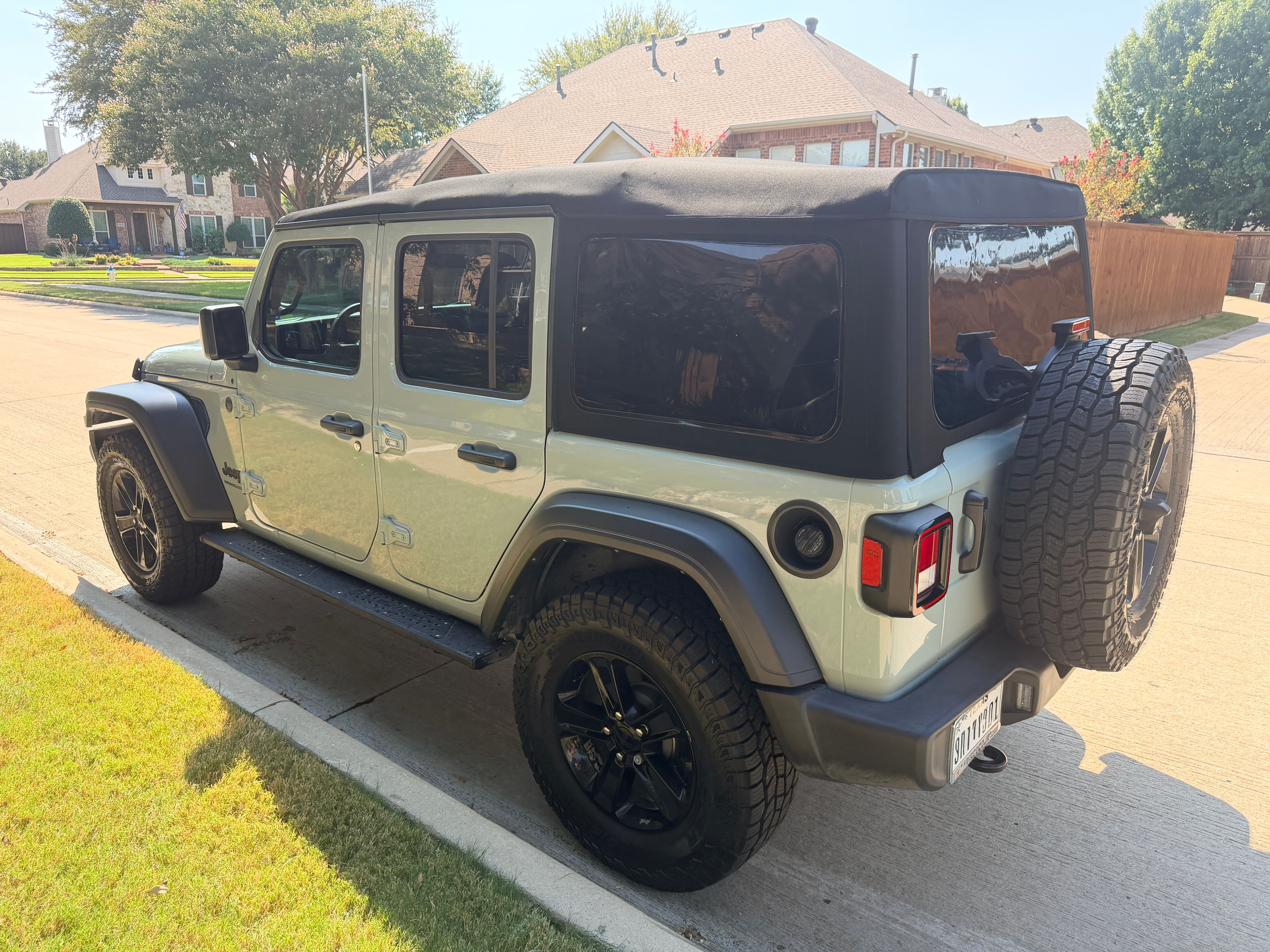 Used 2023 Jeep Wrangler Unlimited Sport AWD/4WD image 4