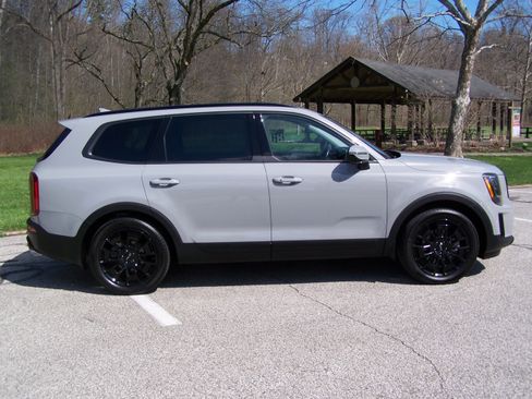 Used 2022 Kia Telluride SX w/ SX Prestige Package image 4