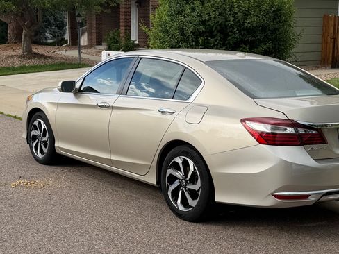 Used 2016 Honda Accord EX image 4