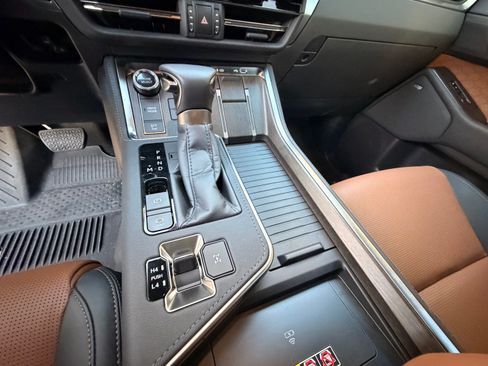 Used 2025 Lexus GX 550 w/ Accessory Package (Z1) image 27