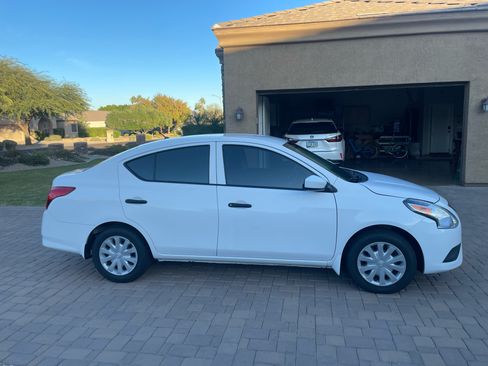 Used 2019 Nissan Versa S image 5